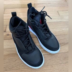 Nike Jordan Youth Boys Black & Red Size 3.5 Shoes